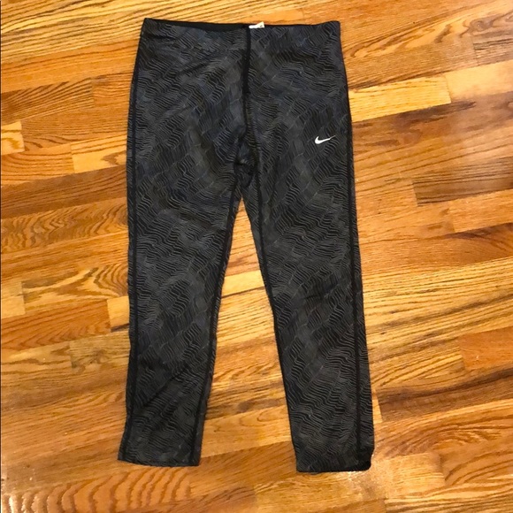 Nike cropped leggings - Picture 1 of 3